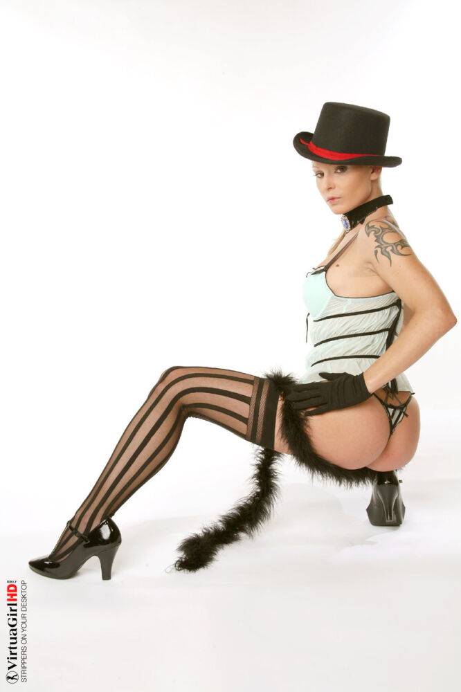 Hot girl Liliane Tiger gets naked in a top hat and gloves plus sexy hosiery - #6