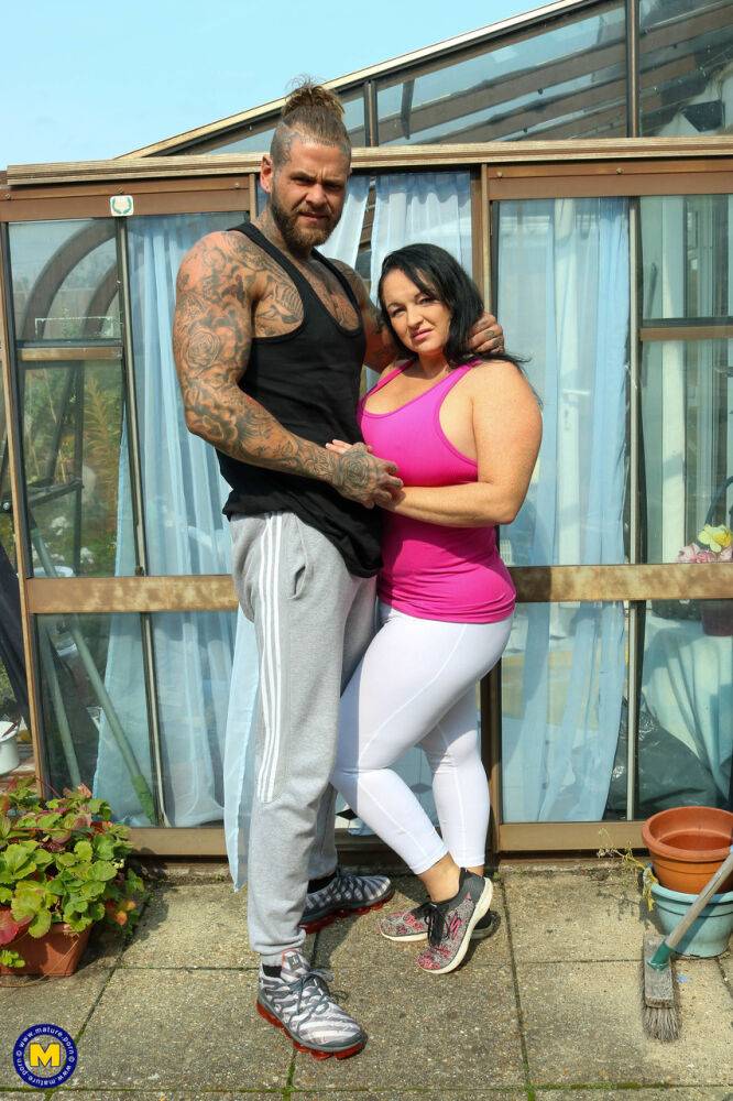 Mature BBW has sexual relations with a hunky tattooed man - #13