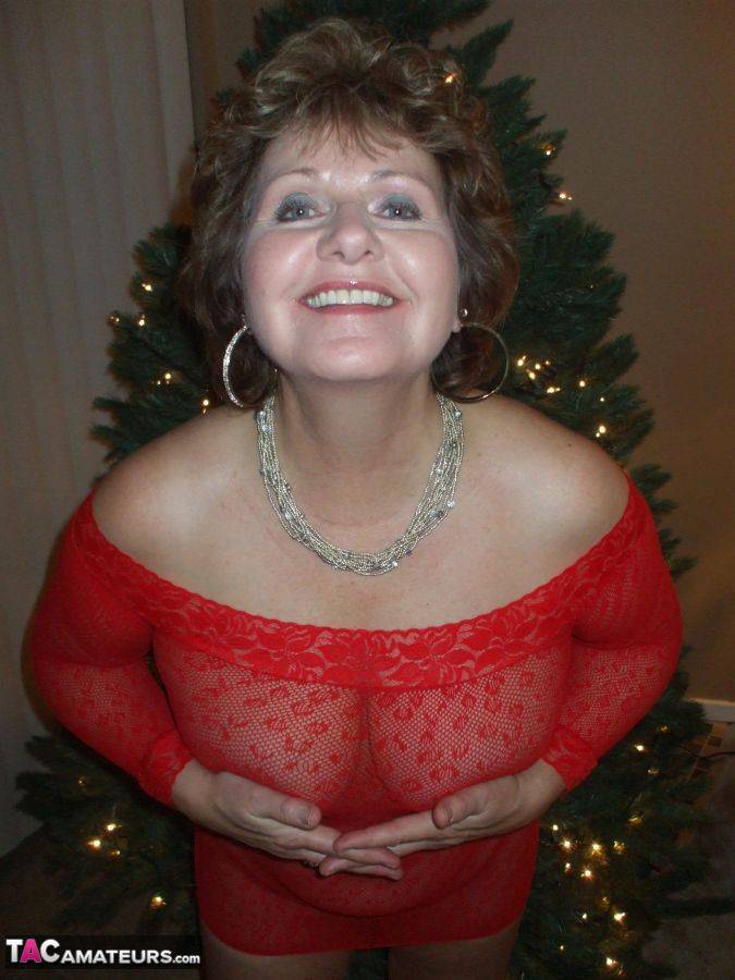 Mature amateur Busty Bliss shows her tits and twat after to much wine at Xmas - #6