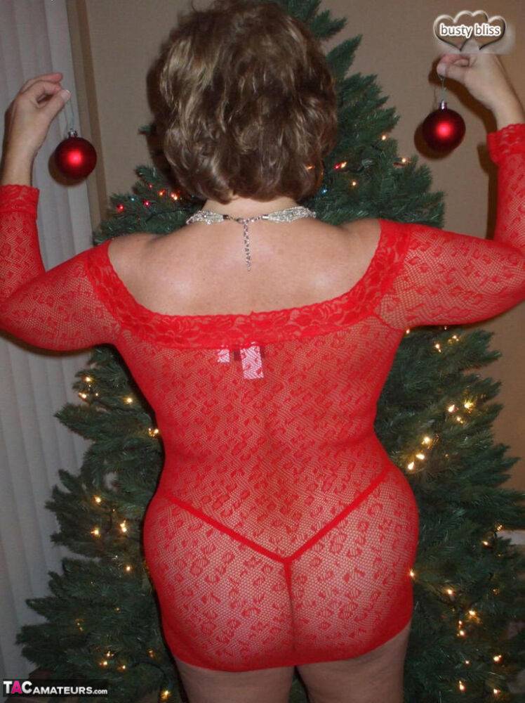 Older woman Busty Bliss dresses the Christmas tree before giving a blowjob - #8