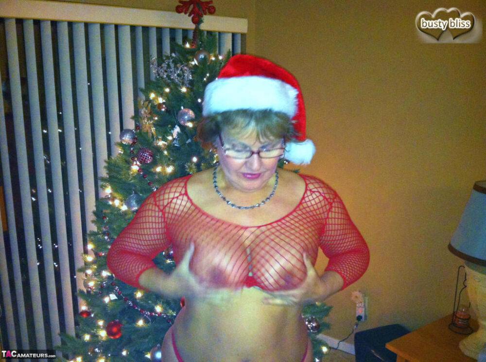 Mature broad Busty Bliss delivers a POV blowjob at Christmas time - #1