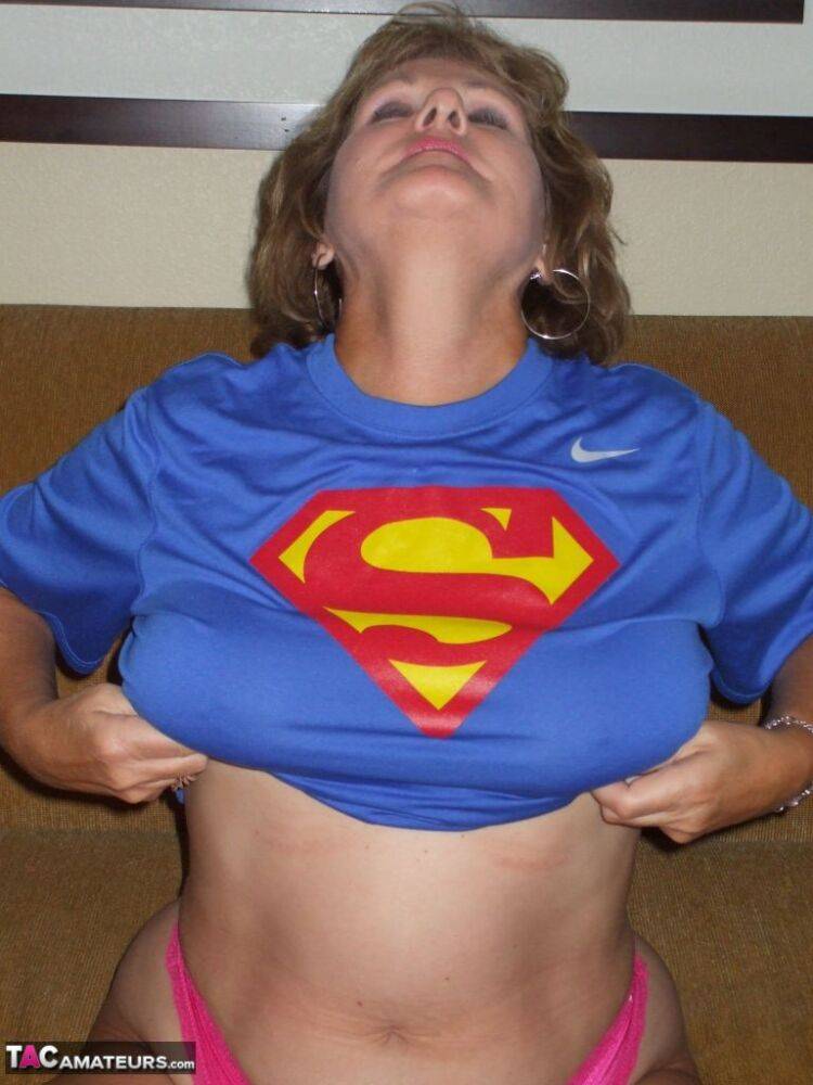 Older amateur Busty Bliss looses her big tits from a Superman T-shirt - #14