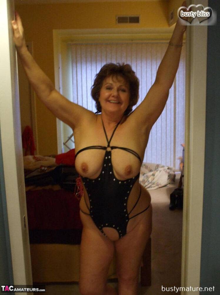 Mature amateur Busty Bliss takes off a leather coat and lingerie to get naked - #3