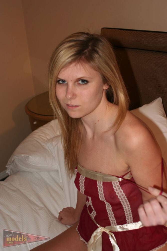 Blonde amateur Heidi works free of sexy lingerie for her first nude poses - #16