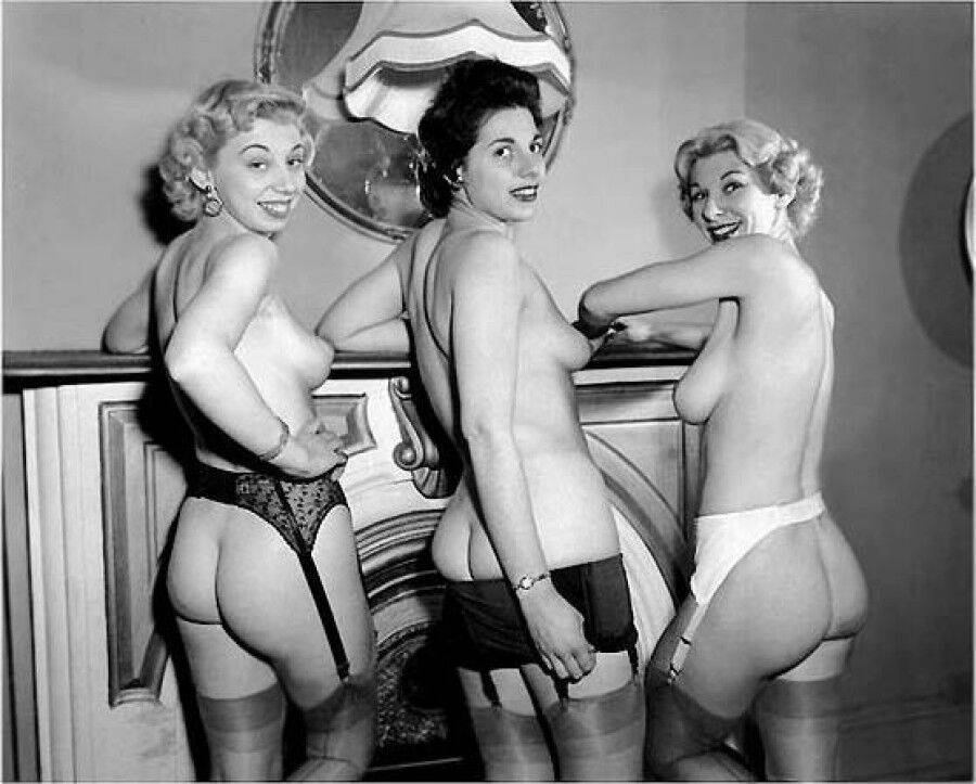 Models of yore removing bras and girdles to flaunt their stuff in vintage porn - #2