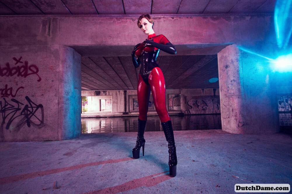 Solo models strike great poses in latex clothing and boots - #11