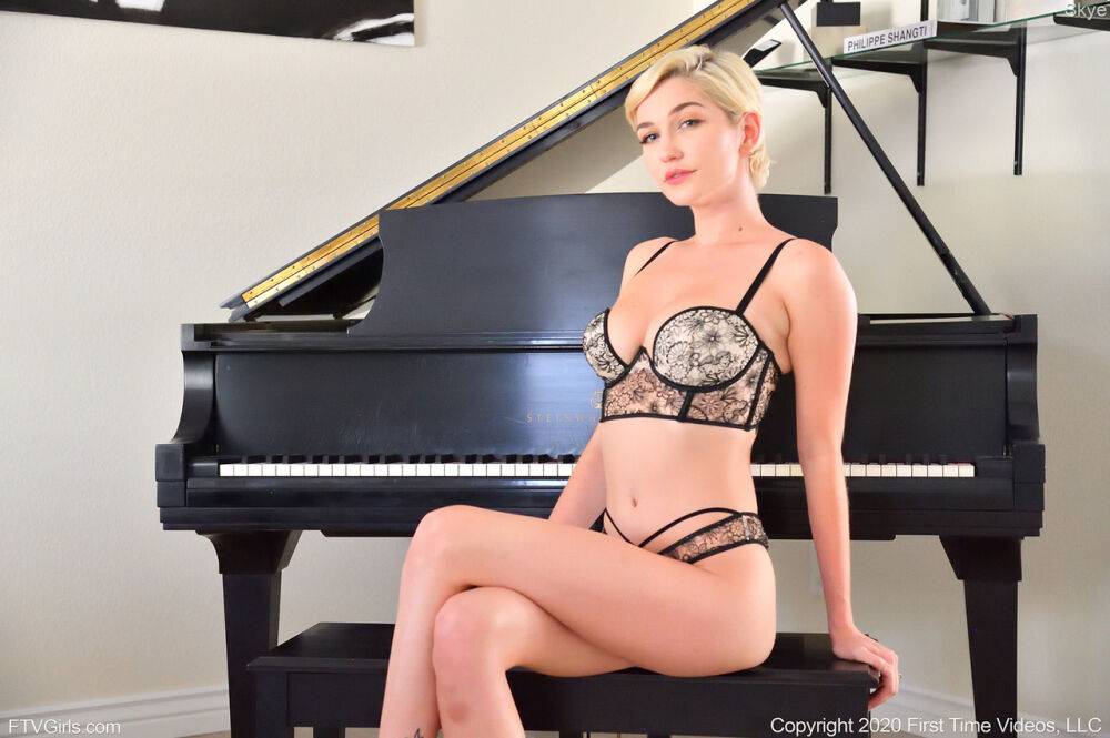 Long legged amateur Skye models afore a piano before posing in the nude - #4