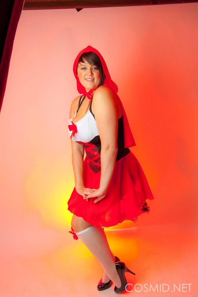 Short haired plumper Sian models non nude in a Red Riding Hood outfit - #2