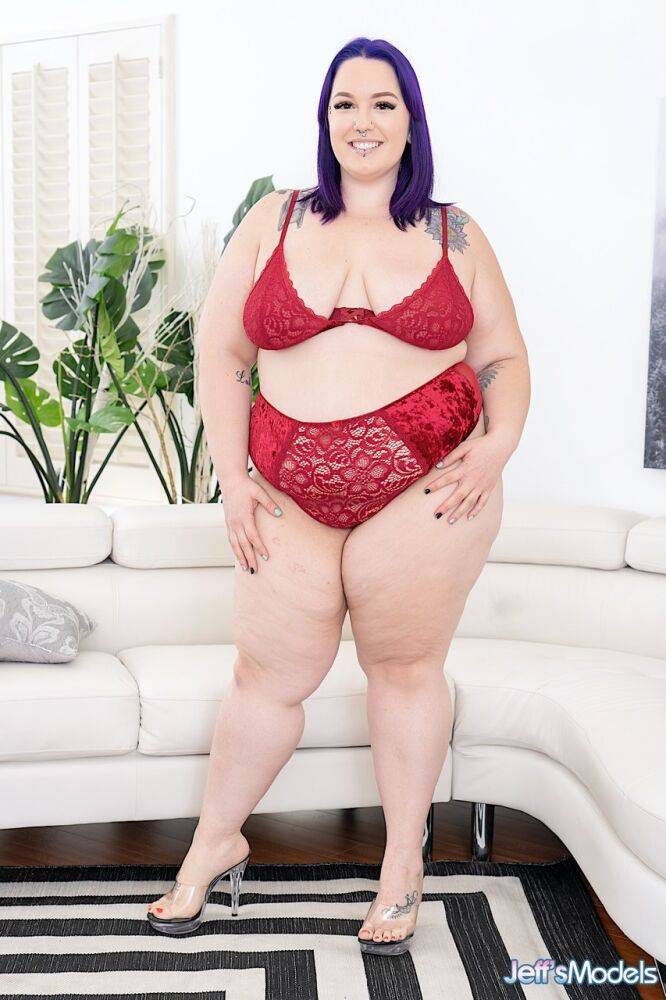 Obese female Alexxxis Allure sports dyed hair while getting naked on a sofa - #13