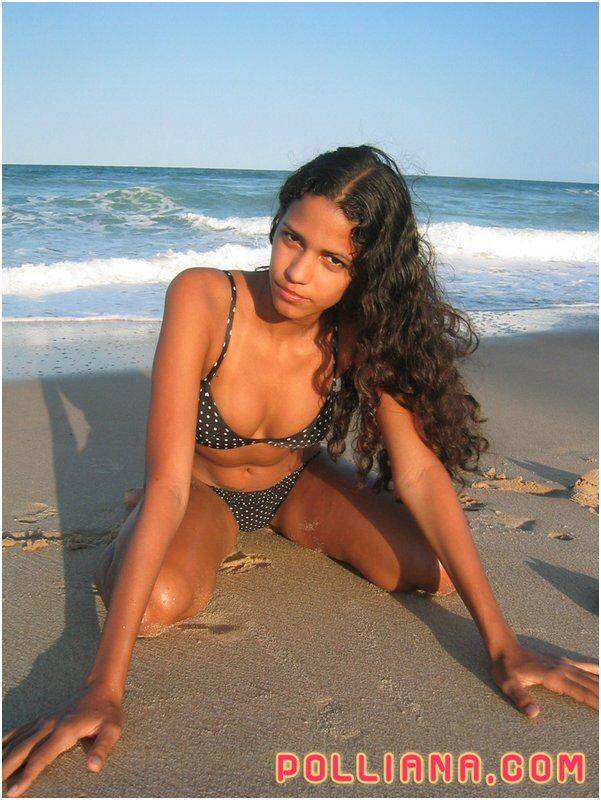 Brazilian amateur Polliana models a bikini on a sandy beach - #12