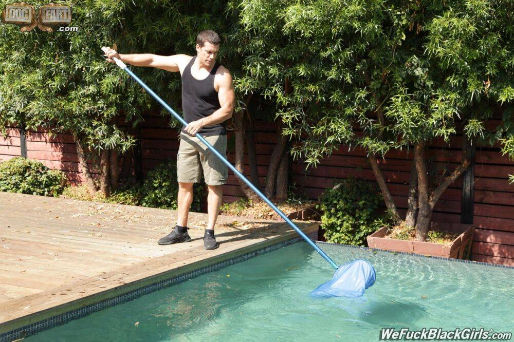 Black girl in V-swimsuit sucks off the pool cleaner and pizza guy at once - #10