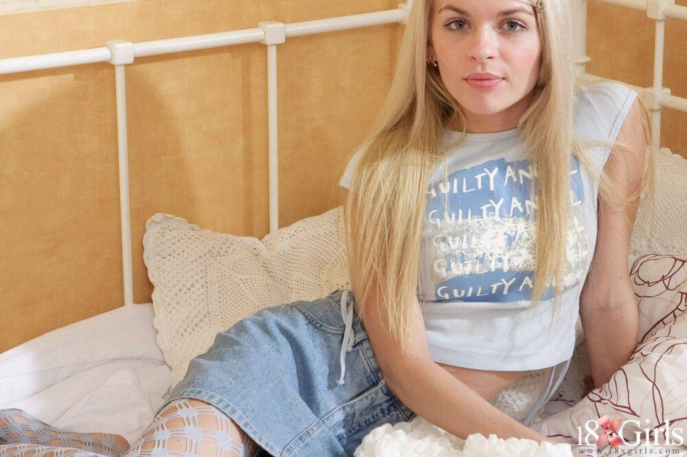 Tiny teen with blonde hair and an ass to die for dildos her tight twat on bed - #9