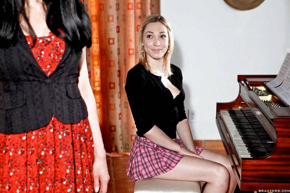 Teen babe with big tits Lily Labeau gets fucked by her piano teacher - #16