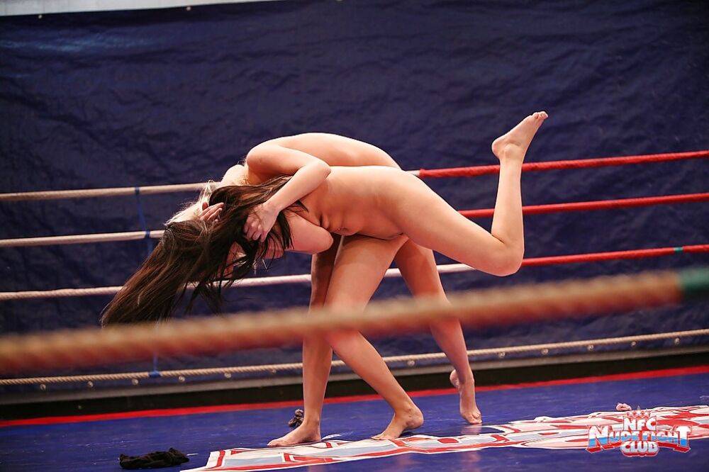 Catfight lesbians having a hardcore pussy licking at the ring - #11