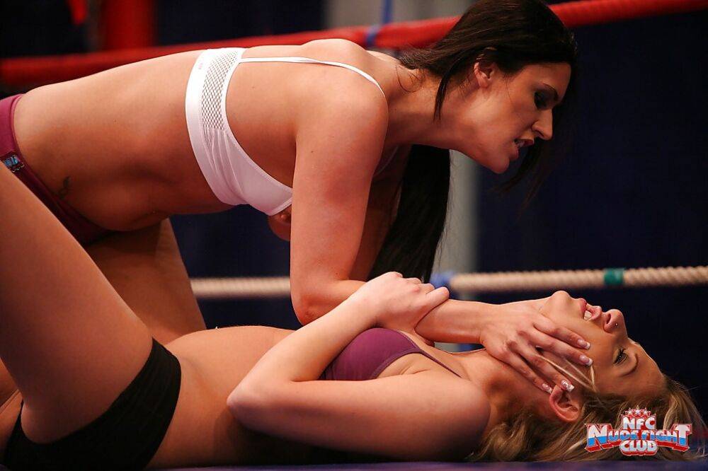 Catfight lesbians having a hardcore pussy licking at the ring - #5