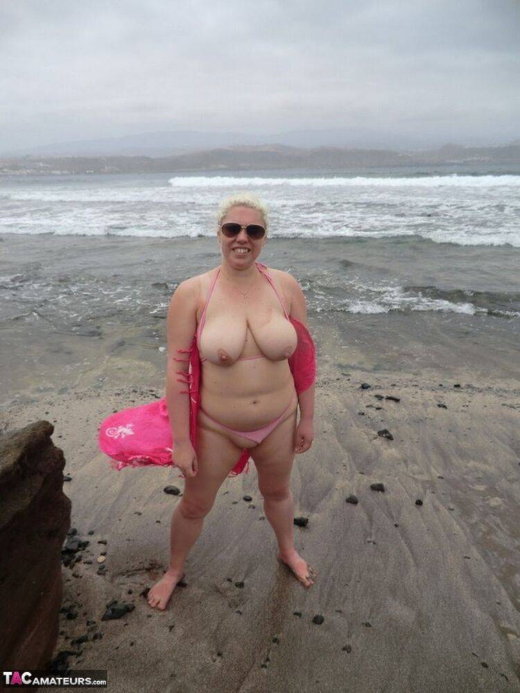 Older platinum blonde Barby exposes her plump body at the seaside - #12