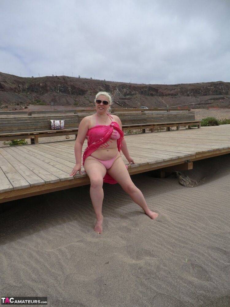 Older platinum blonde Barby exposes her plump body at the seaside - #2