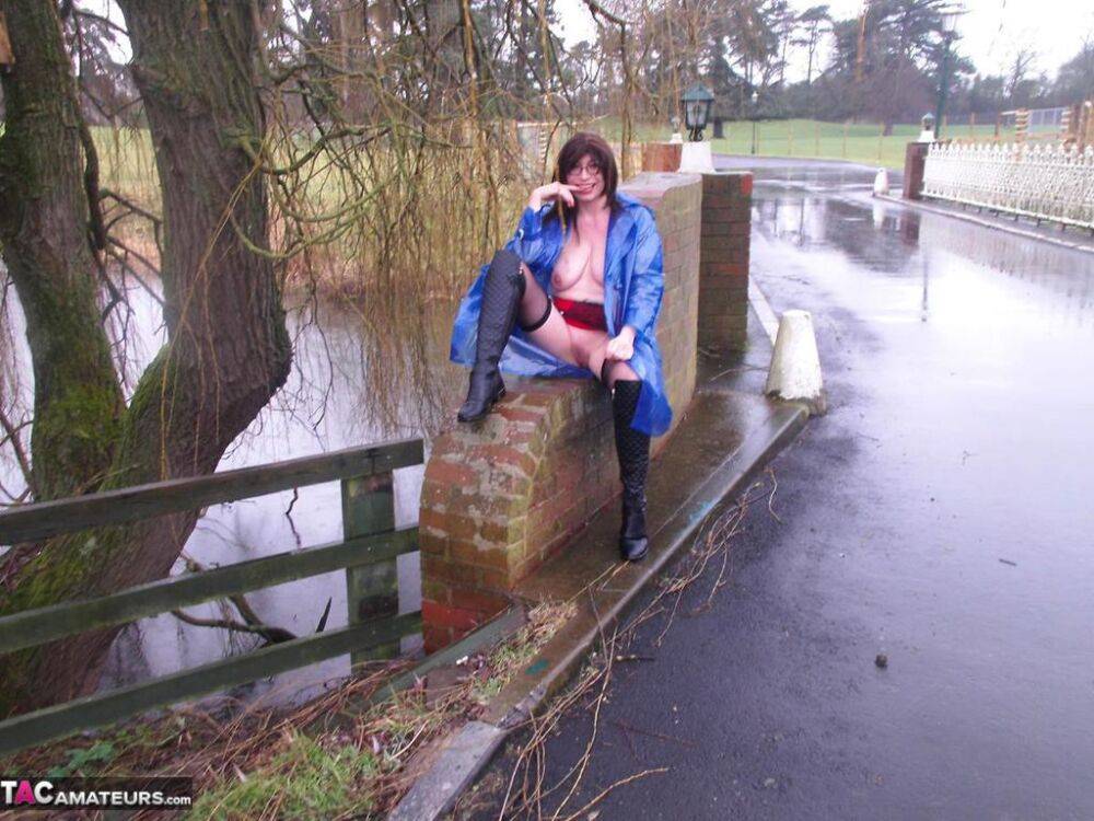 Mature amateur Barby Slut flashes while visiting a public park - #14