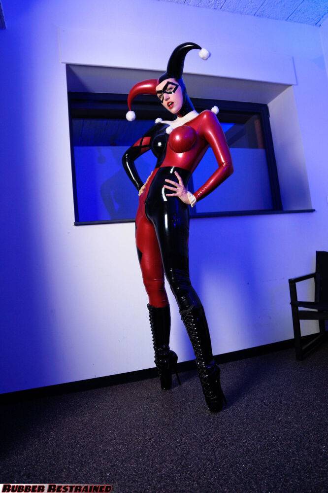 Solo model Dutch Dame poses in a latex Harley Quinn outfit - #10