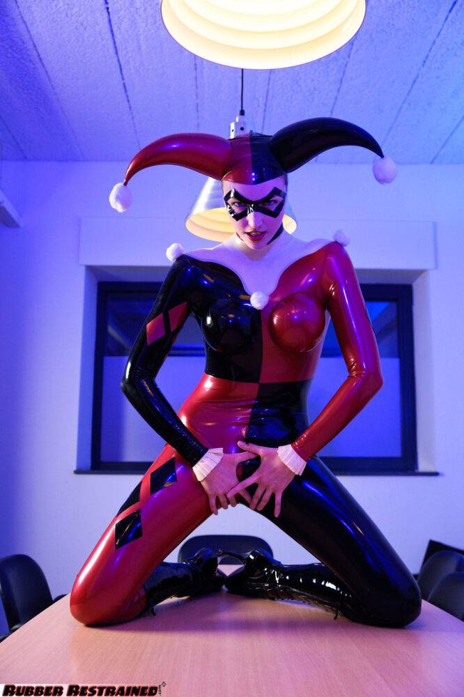 Solo model Dutch Dame poses in a latex Harley Quinn outfit - #2