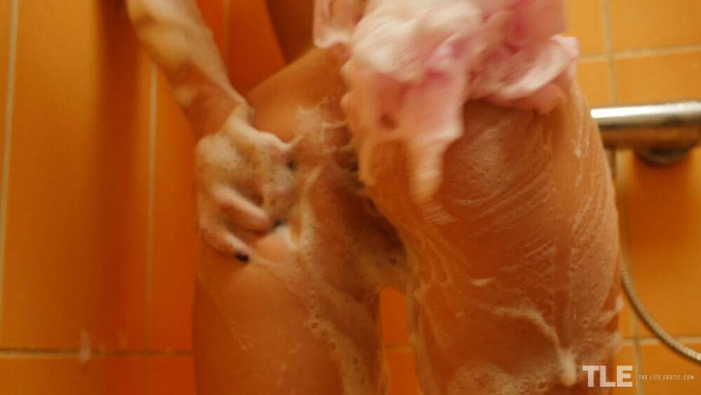 Anna G masturbates her wet snatch as she takes a shower - #5