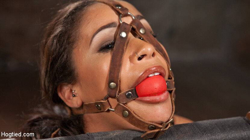 Displaying her ebony body this pain slut enjoys getting tied up - #10