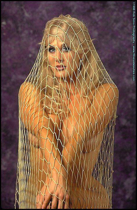 Middle-aged blonde Ahmo Hight drapes herself in a fishnet after getting naked - #5