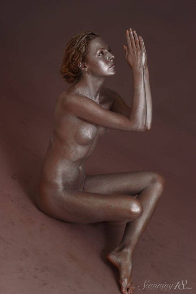 Nude model Agnes H sports the bronze look while hitting upon great poses - #4