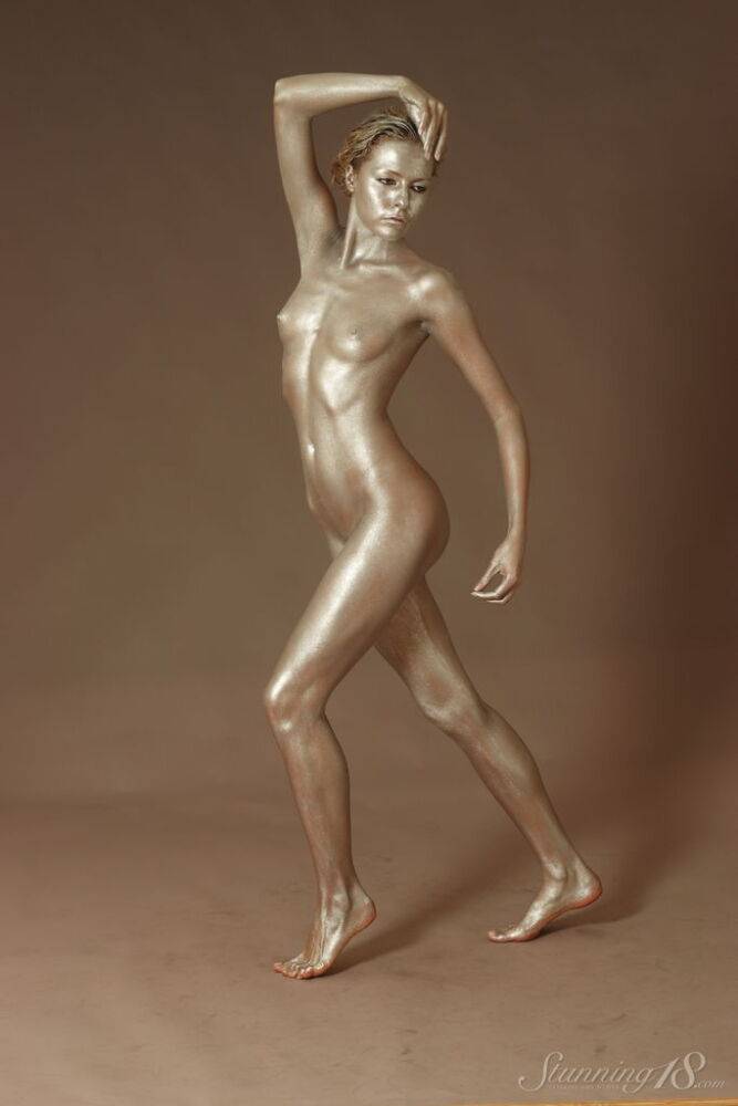 Nude model Agnes H sports the bronze look while hitting upon great poses - #12