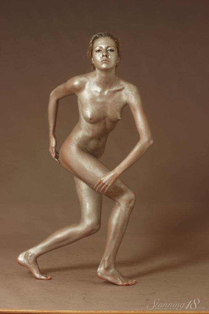 Nude model Agnes H sports the bronze look while hitting upon great poses - #15