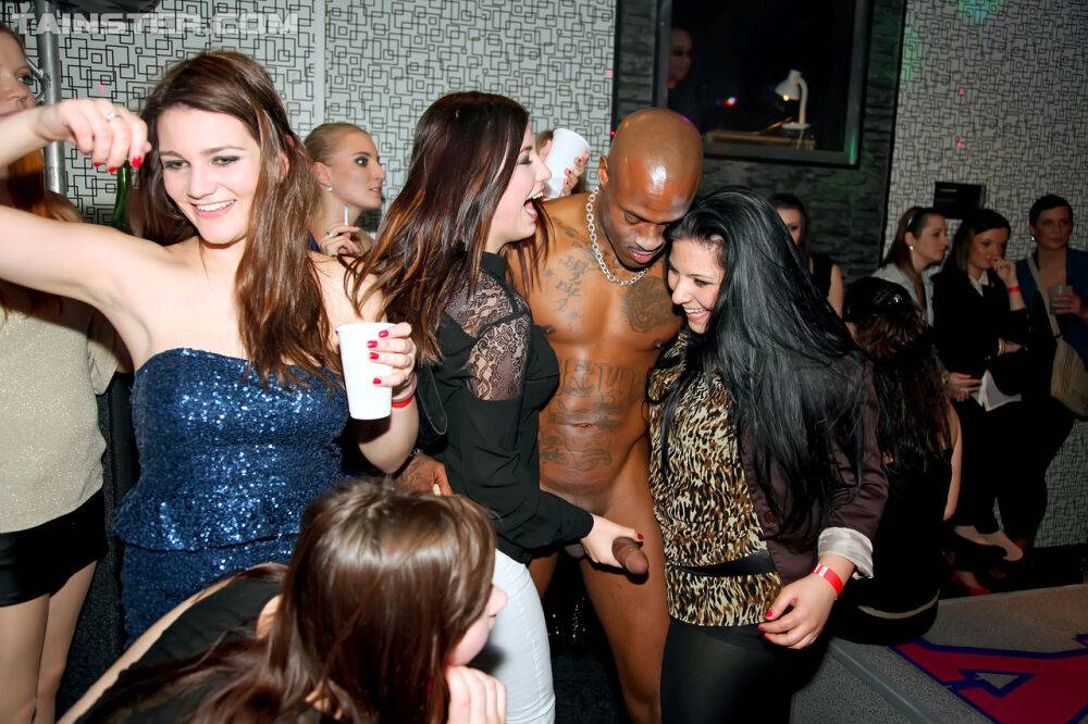 Girls go wild over males strippers at an out of control bachelorette party - #7