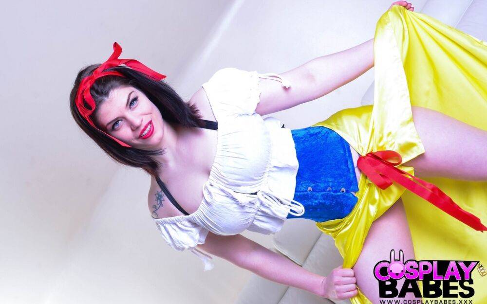 Snow White loves to please her wet pussy wild - #4