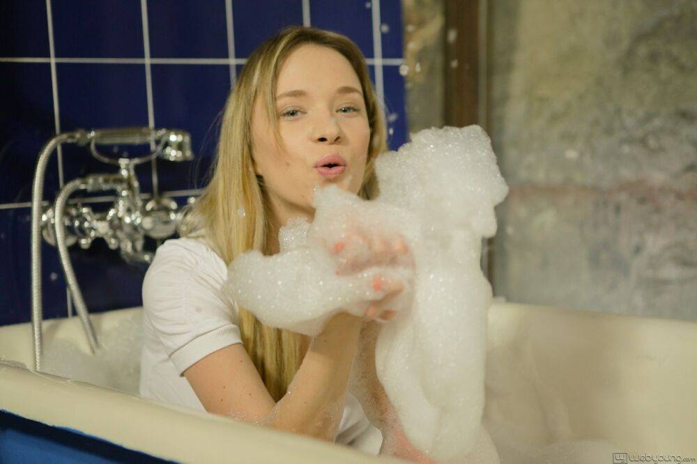 Cute teen Angel Piaff makes her nude modeling debut in a bathtub - #2