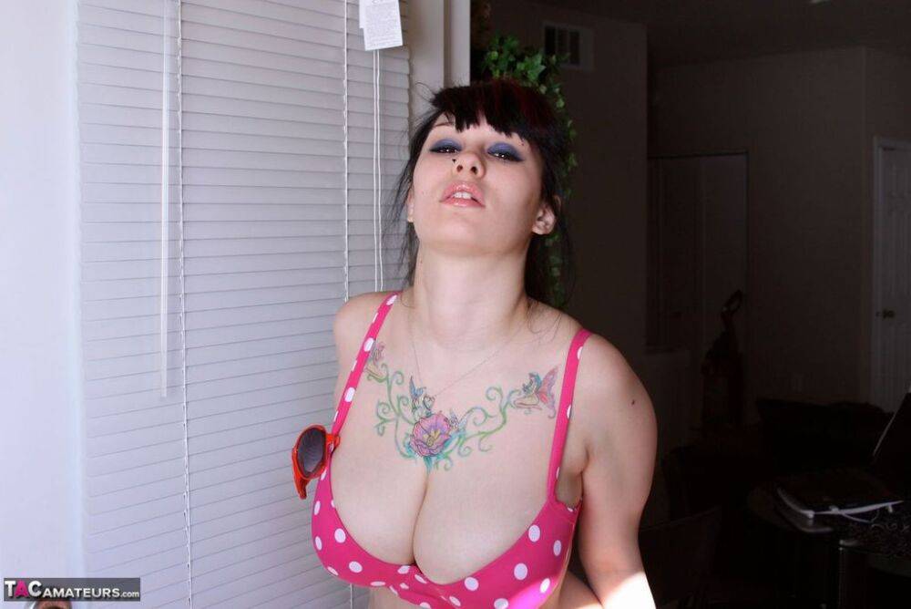 Inked amateur Susy Rocks releases her large boobs from a polka-dot bra - #2