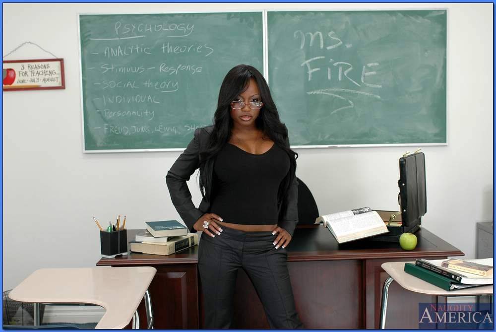 Black MILF teacher Jada Fire revealing smashing assets in class - #4