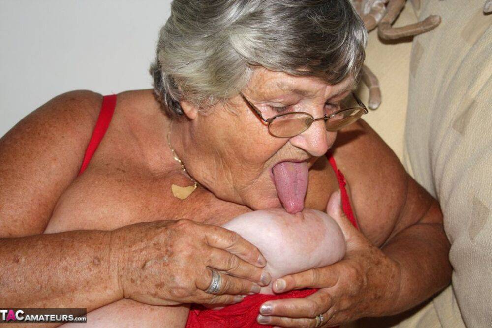 Morbidly obese nan Grandma Libby licks a nipple before spreading her cunt - #3
