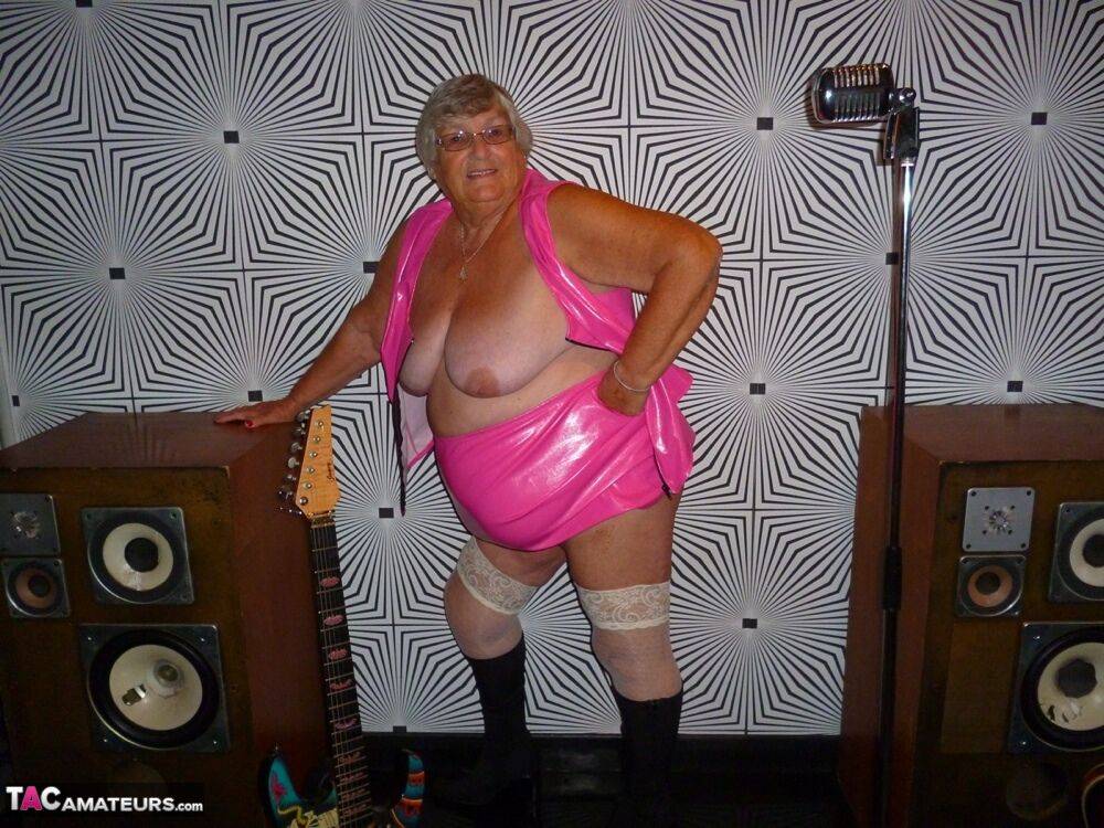 Overweight UK nan Grandma Libby steps up to the microphone before getting nude - #5