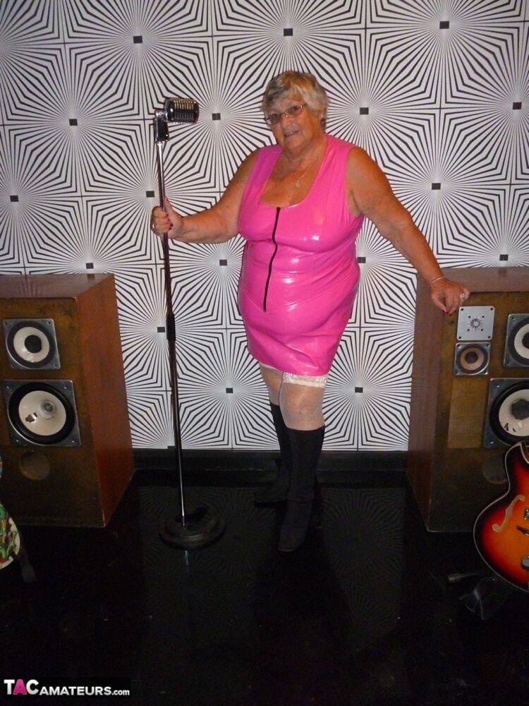 Overweight UK nan Grandma Libby steps up to the microphone before getting nude - #12