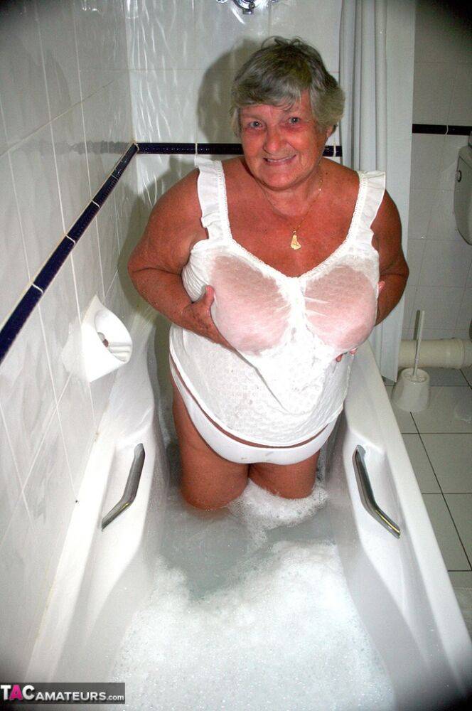 Obese old woman Grandma Libby gets completely naked while having a bath - #11