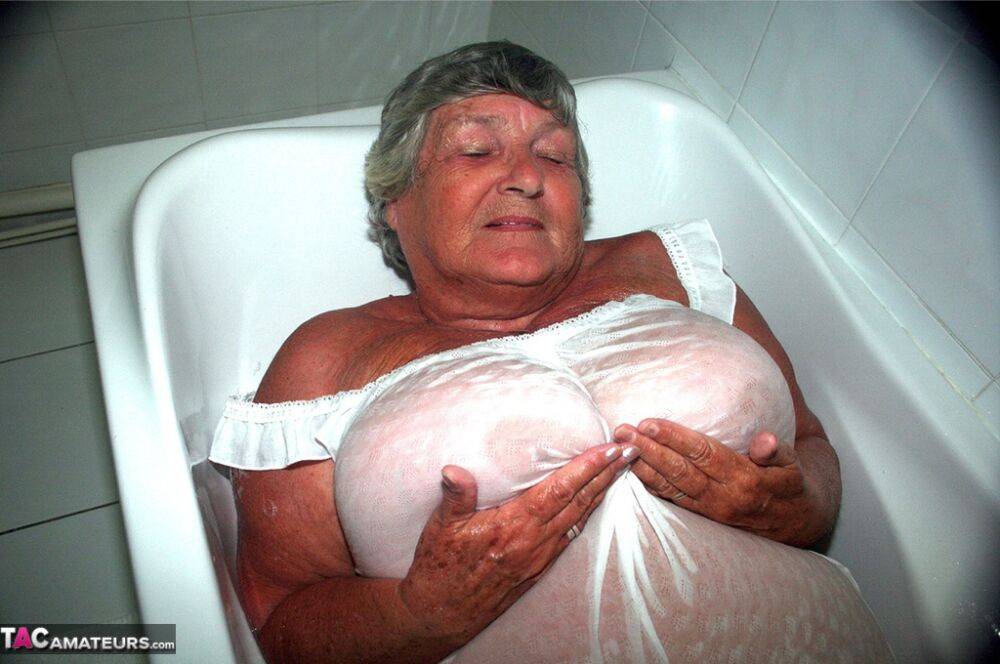 Obese old woman Grandma Libby gets completely naked while having a bath - #5