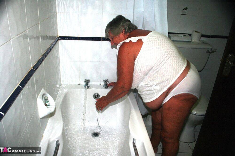 Obese old woman Grandma Libby gets completely naked while having a bath - #14