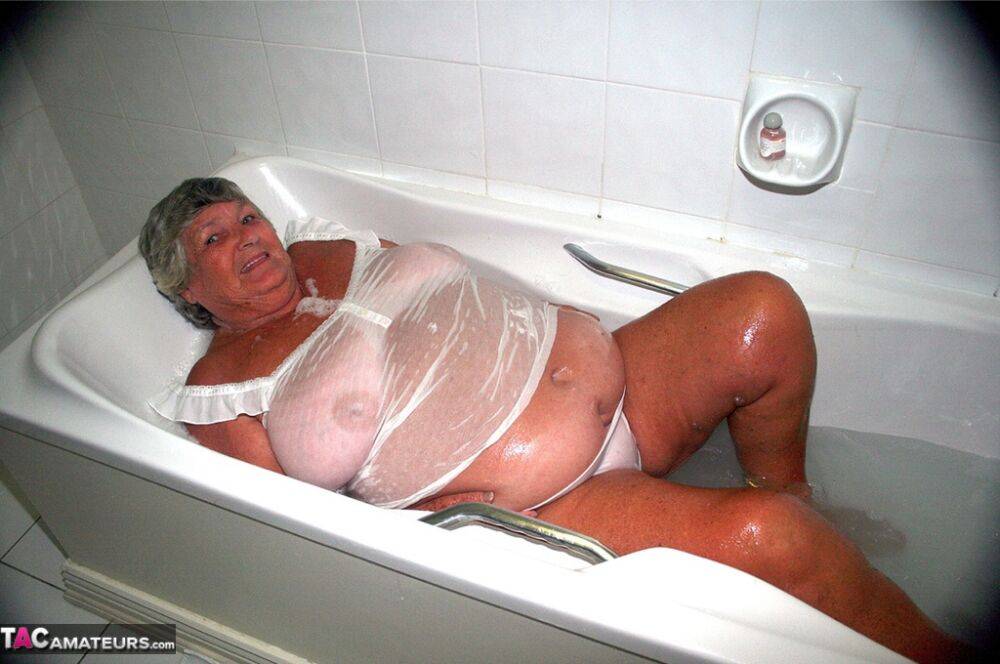 Obese old woman Grandma Libby gets completely naked while having a bath - #6