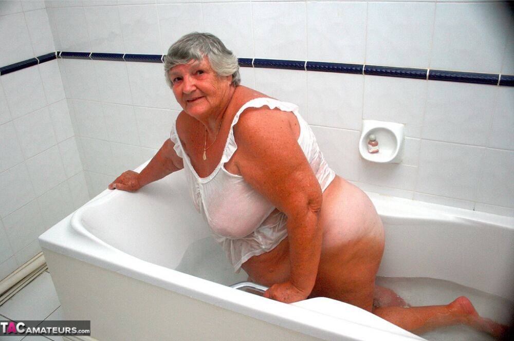 Obese old woman Grandma Libby gets completely naked while having a bath - #8