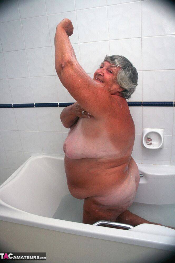 Obese old woman Grandma Libby gets completely naked while having a bath - #10