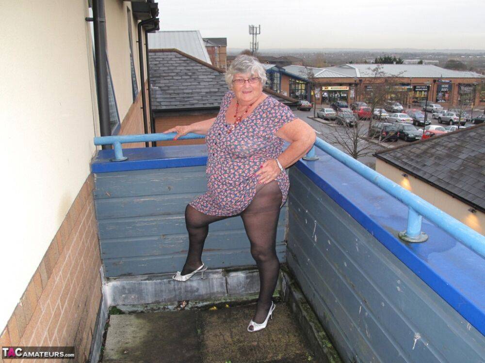 Fat UK nan Grandma Libby bares her tits on a balcony before getting butt naked - #6