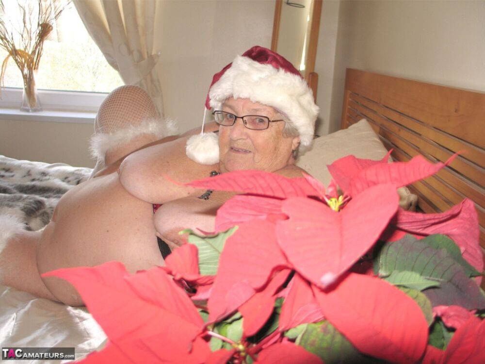 British nan Grandma Libby exposes her fat body in a Christmas hat and hosiery - #9