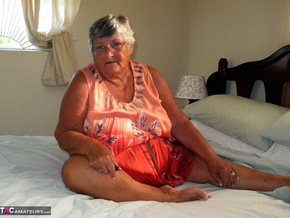 Fat old Grandma Libby licking her big nipples while spreading nude for closeup - #7