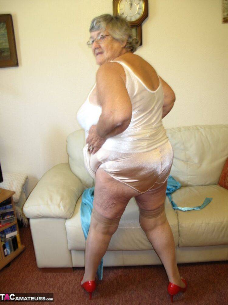 Brazen horny granny Grandma Libby shamelessly reveals saggy tits & aged pussy - #9