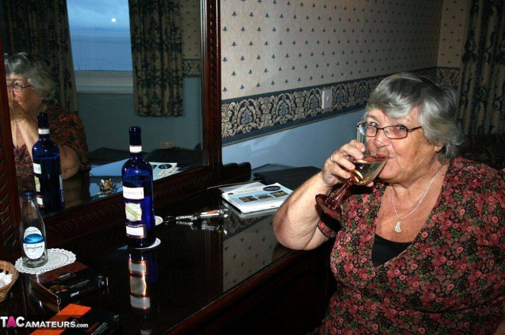 UK nan Grandma Libby drinks a bottle of booze prior to a vaginal insertion - #6