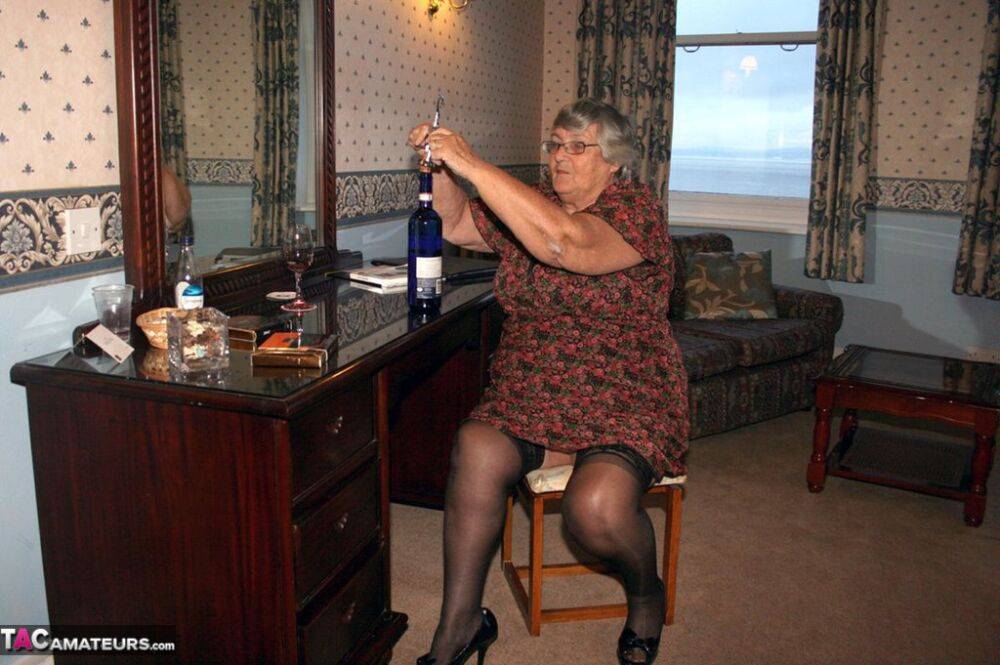 UK nan Grandma Libby drinks a bottle of booze prior to a vaginal insertion - #8